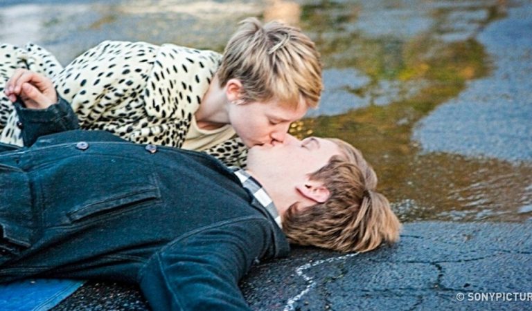 10 Movies That Are Worth Watching When Your Life Is Falling Apart 10 Movies That Are Worth Watching When Your Life Is Falling Apart